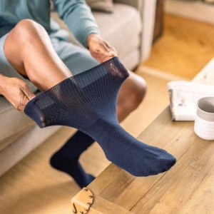 IOMI FootNurse Navy Men's Socks for Swollen Feet (1 Pair)